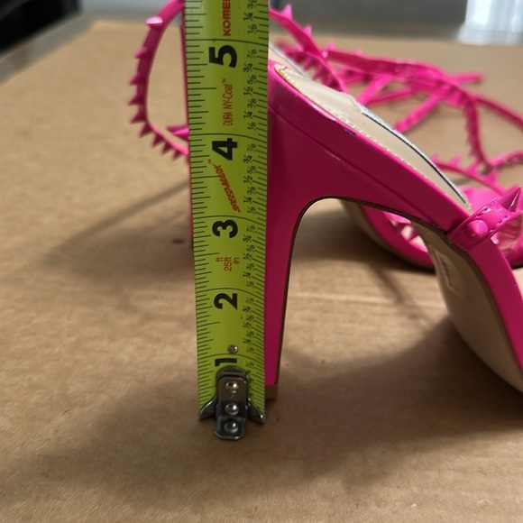 Steve Madden Uplift Lace Up Heel Sandal Barbie Pink Spike Womens Size 8 Like New - Picture 7 of 10